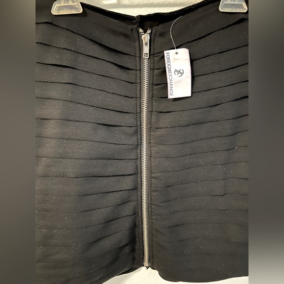 Foreign Exchange Skirt (*new with tags) - Picture 3 of 3
